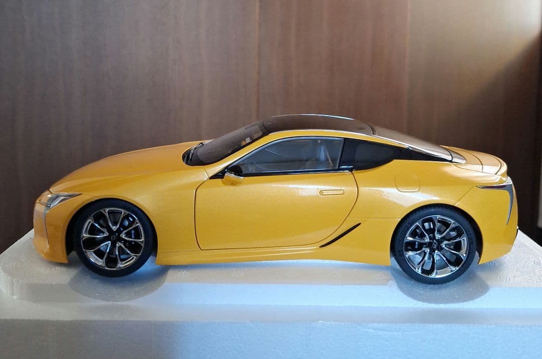 オートアート　レクサス　LC500　ミニカー　1/18