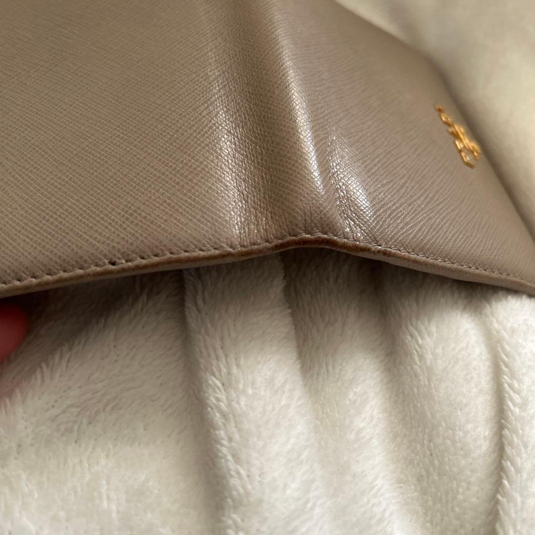 PRADA 二つ折り財布 ベージュ