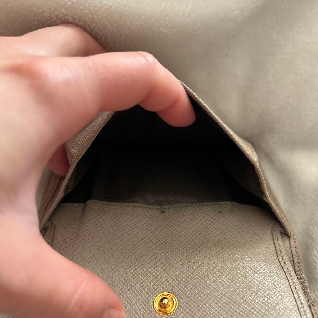PRADA 二つ折り財布 ベージュ