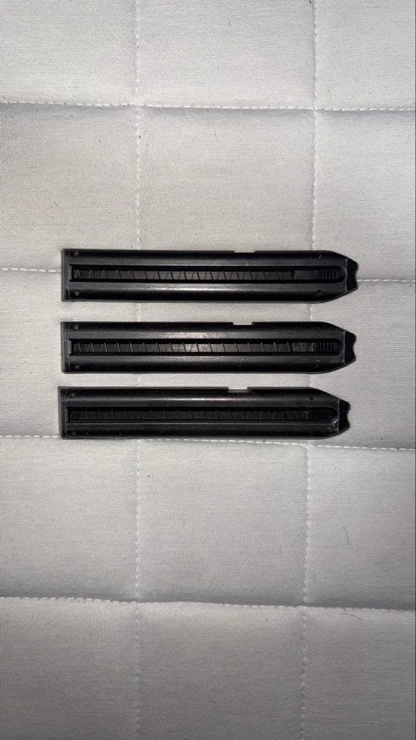 東京マルイ　グロック18cシルバー バッテリー　充電器　マガジン付