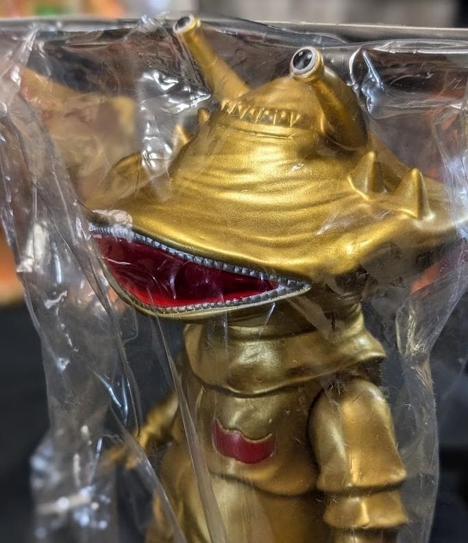 ジャイアントカネゴン＆ゴールド（ブルマァク復刻）未開封ソフビ他＋ビジュアル書籍