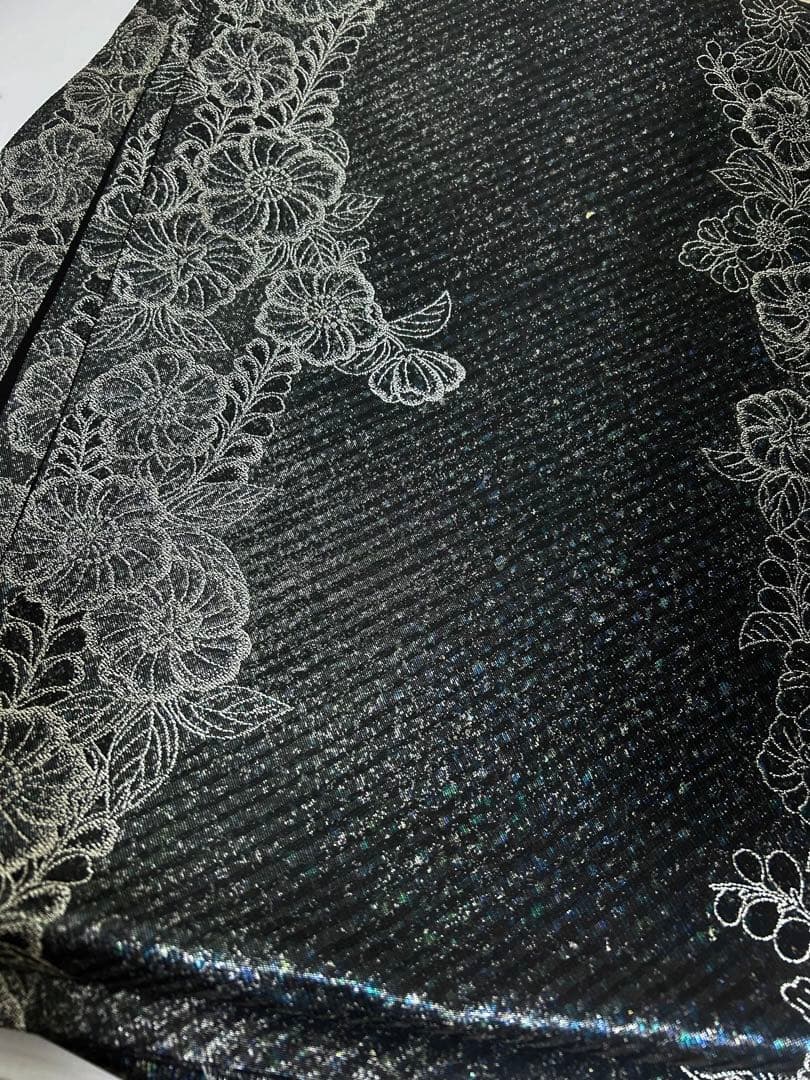 ぴよママ 黒の総絞りにレトロモダンな赤の小花　豪華成人式振袖18点