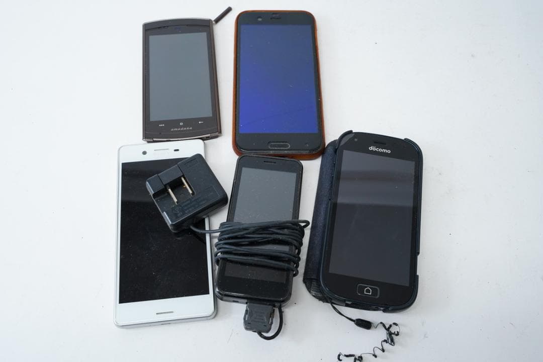 10.105-100▲ガラケー スマホ 大量まとめ売り ジャンク品 部品取りに