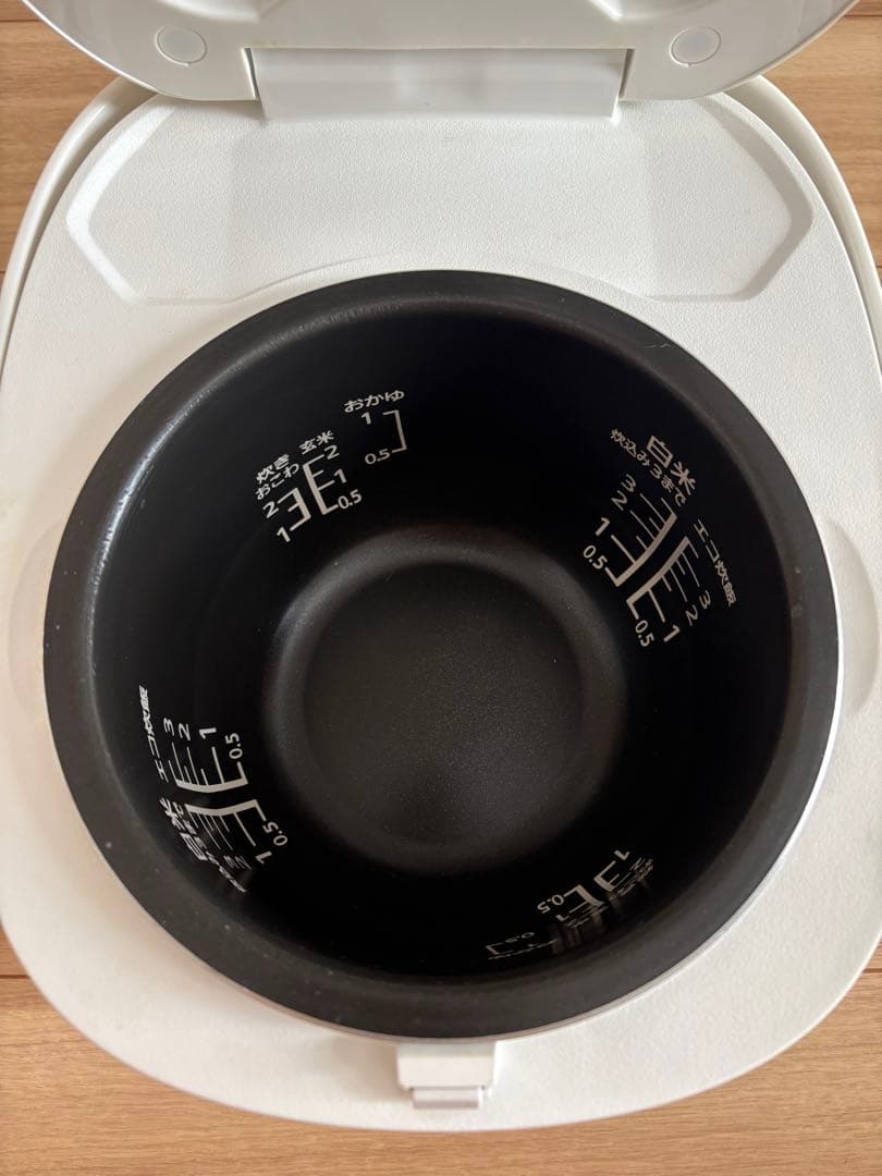 に*な様 Panasonic 炊飯器 SR-KT060 ホワイト