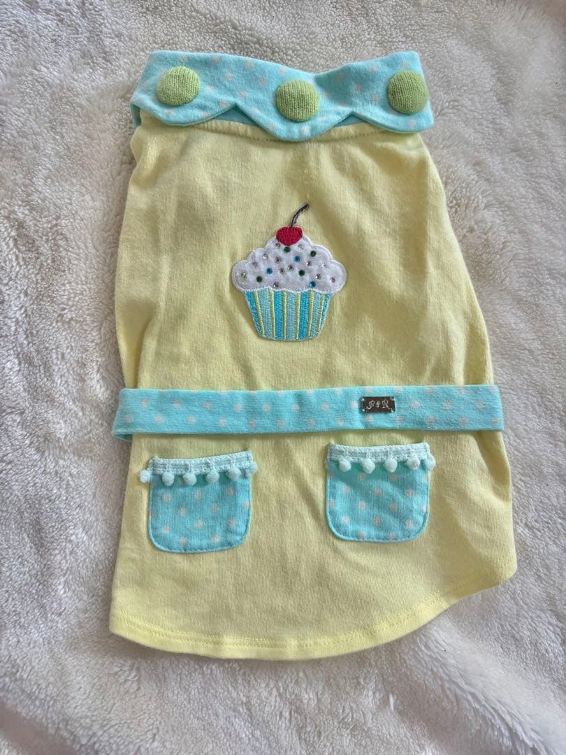 【Fifi&romeo】カップケーキ刺繍の犬服（イエロー×水色）