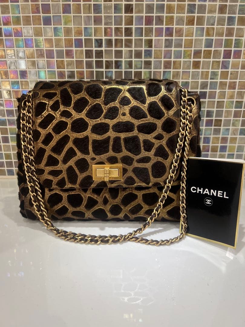 CHANELシャネル　ゴールドと黒のヒョウ柄　ショルダーバッグ　希少