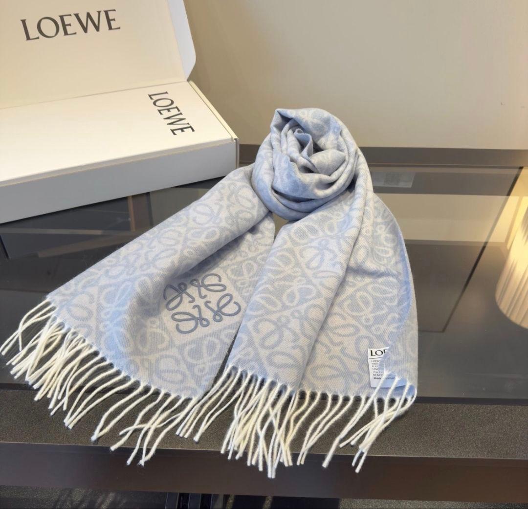 Loewe アナグラム 総柄 マフラー ライトブルー ロゴ刺繍（ブルー）