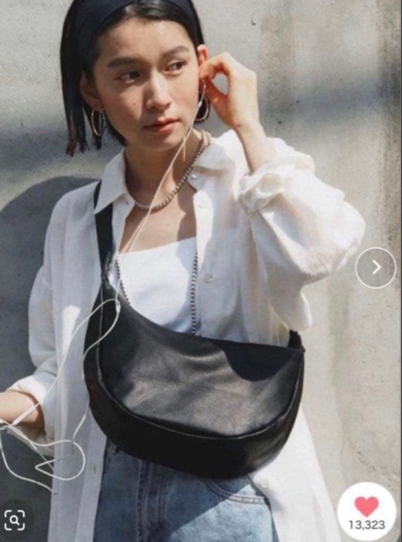 美品　russet ソフトレザーラウンドショルダーバッグ　ブラック