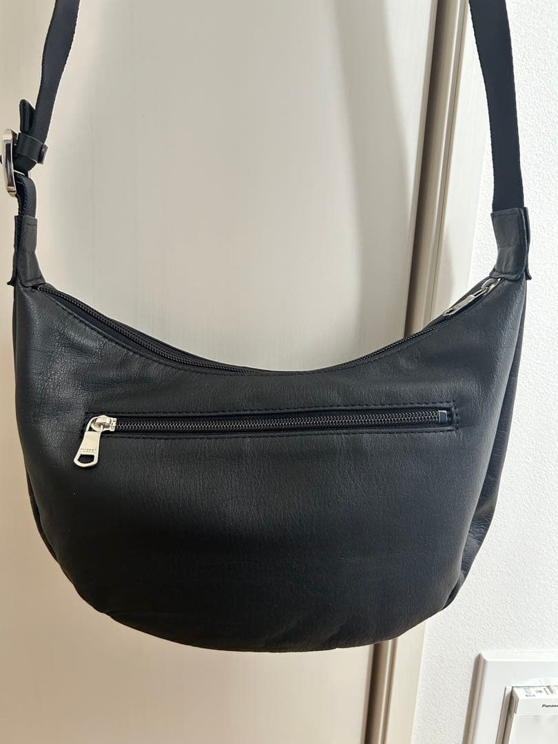 美品　russet ソフトレザーラウンドショルダーバッグ　ブラック