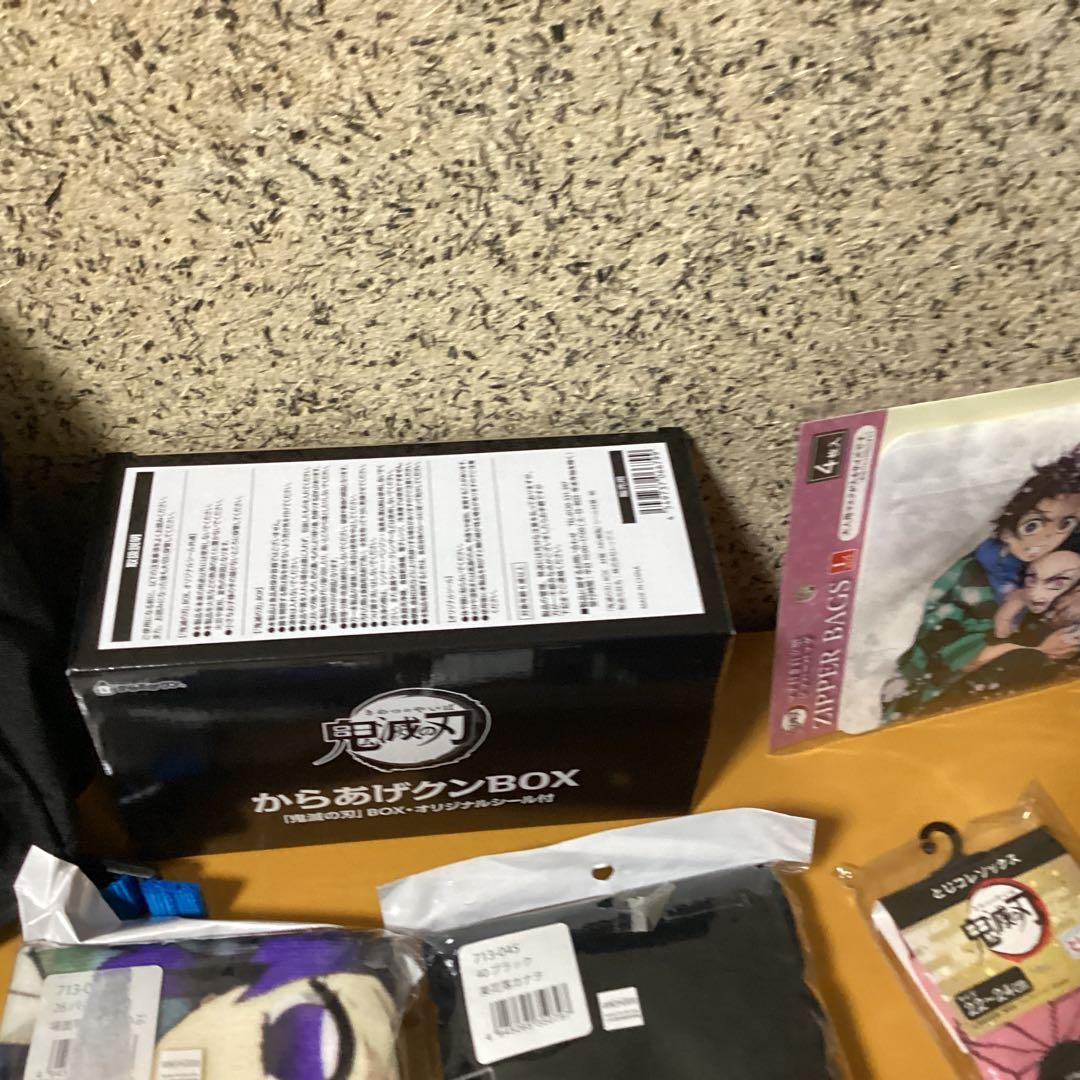 2388鬼滅の刃グッズセット　リュック &ティッシュ &タオル