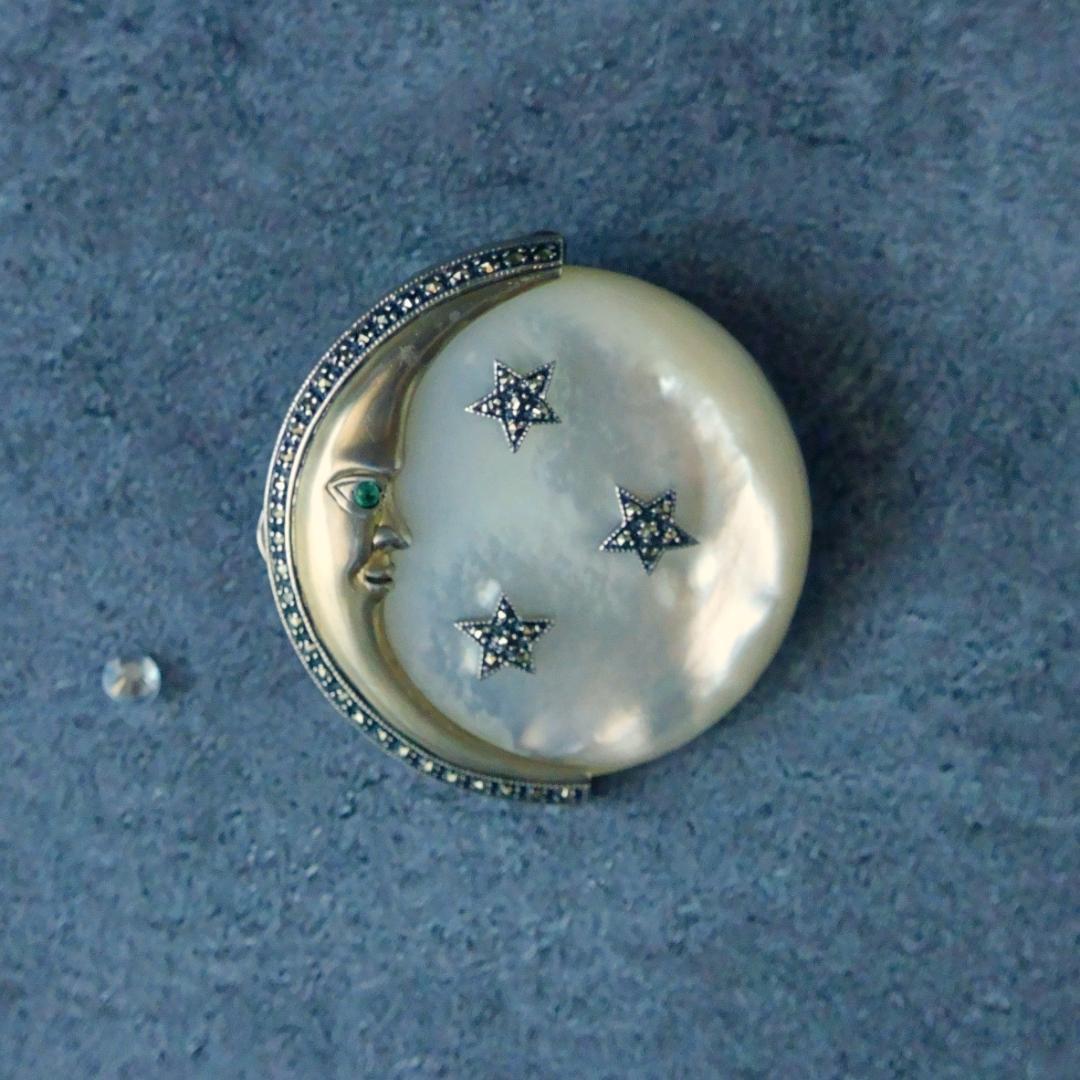 アメリカンヴィンテージ マザーオブパール エメラルドの瞳を持つ月 ブローチ 希少