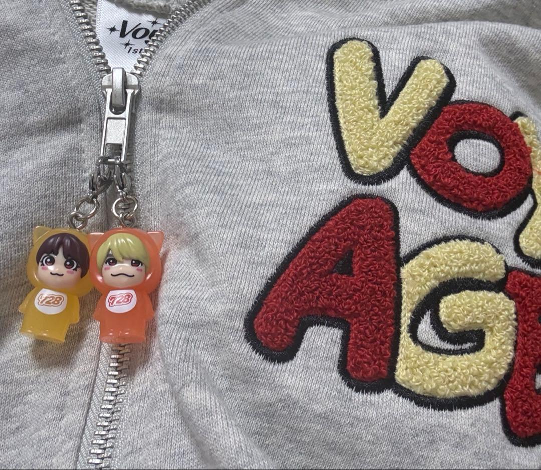 なにわ男子　VOYAGE ジップアップパーカー