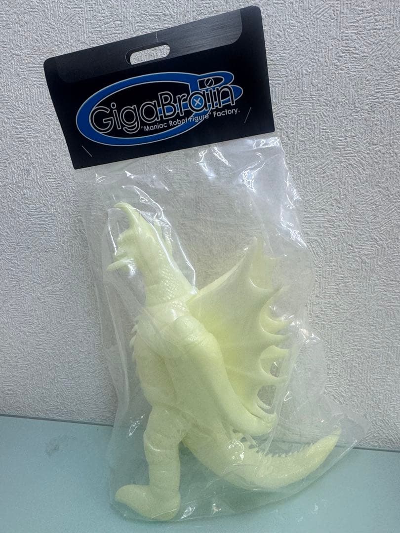 ギガブレイン　ガイガン２代目　蓄光　未塗装　新品　スーフェス　東宝　特撮　ゴジラ