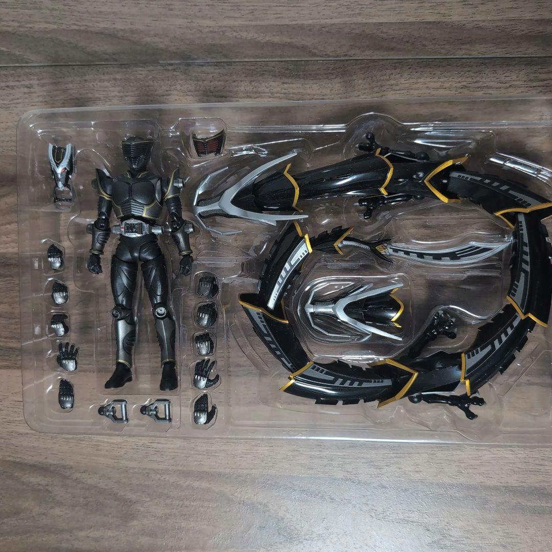 Figuarts フィギュアーツ 仮面ライダーリュウガ ドラグブラッカー