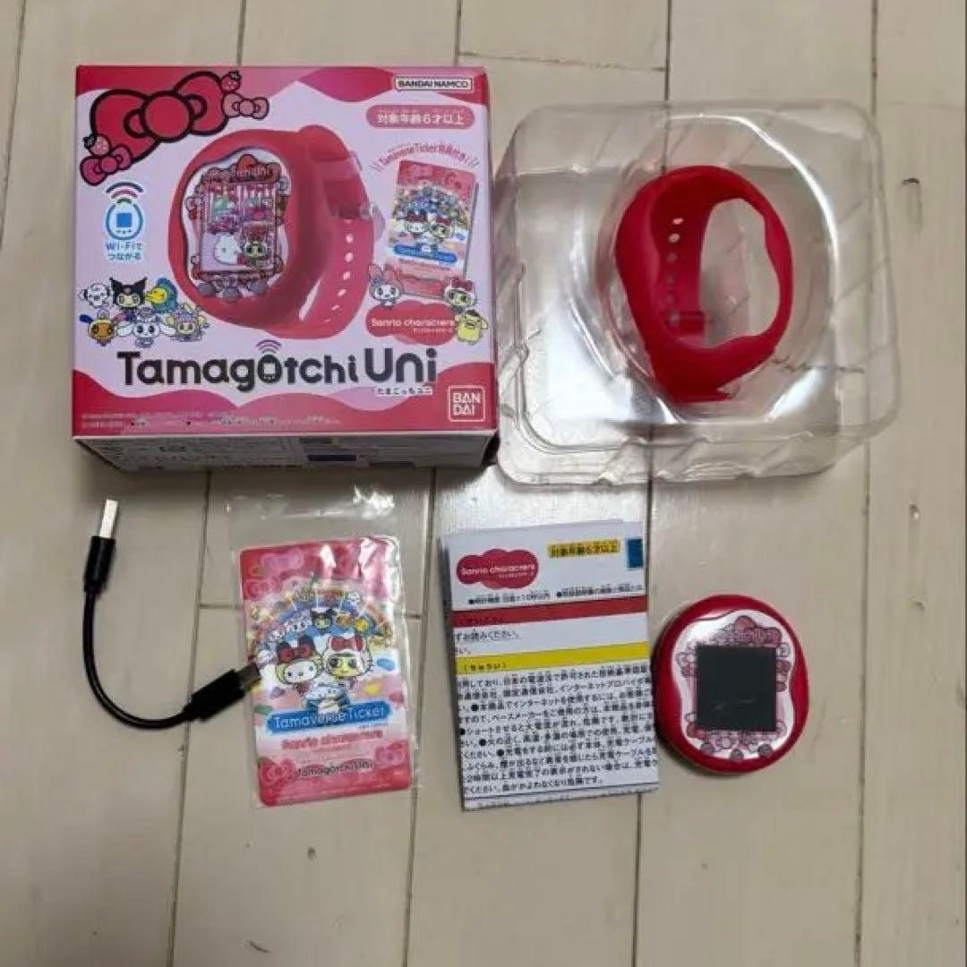 Tamagotchi Uni ハローキティデザイン　付属品付き