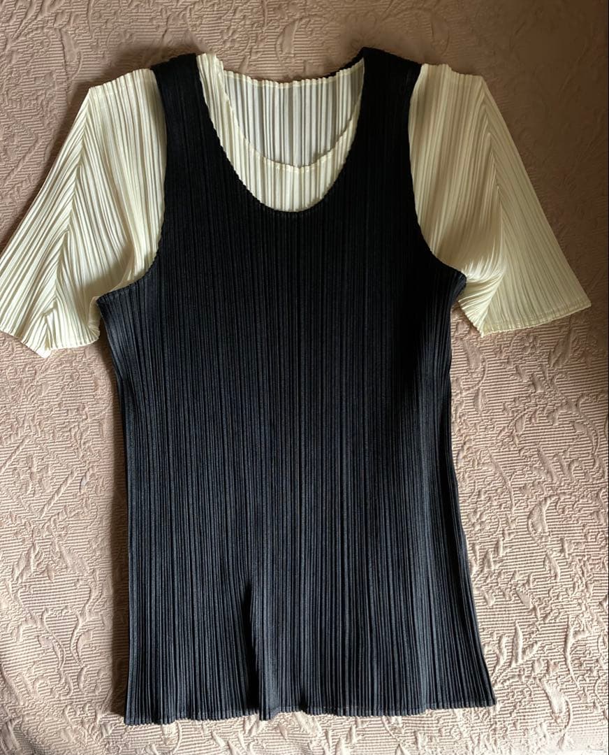 PLEATS PLEASE イッセイミヤケ　タンクトップ/ベスト(黒、サイズ３)