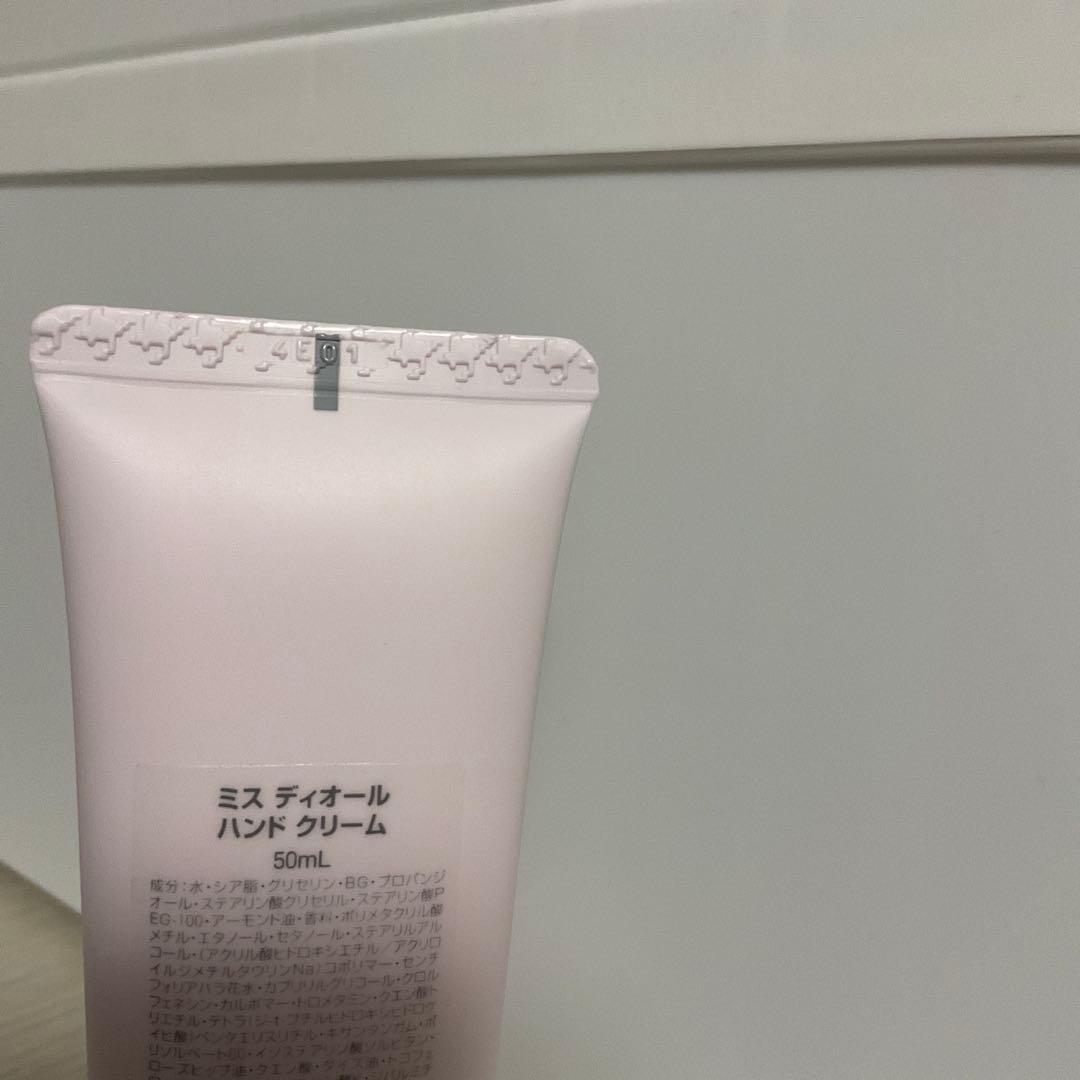 3点、ミスディオールハンドクリーム2個、コンシーラー1N