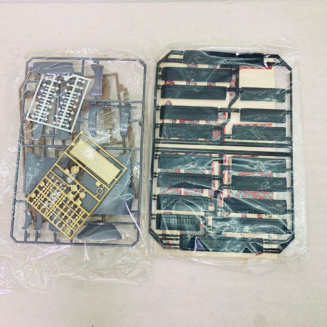 【未組立】国宝 浅葱綾威鎧・兜・大袖付　プラモデル　観賞用モデルセット　1/4