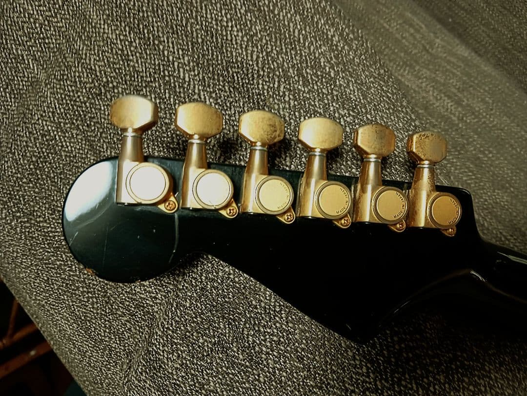 FenderSTMミディアムスケール ネック調整フレット擦合済 変えピックガード