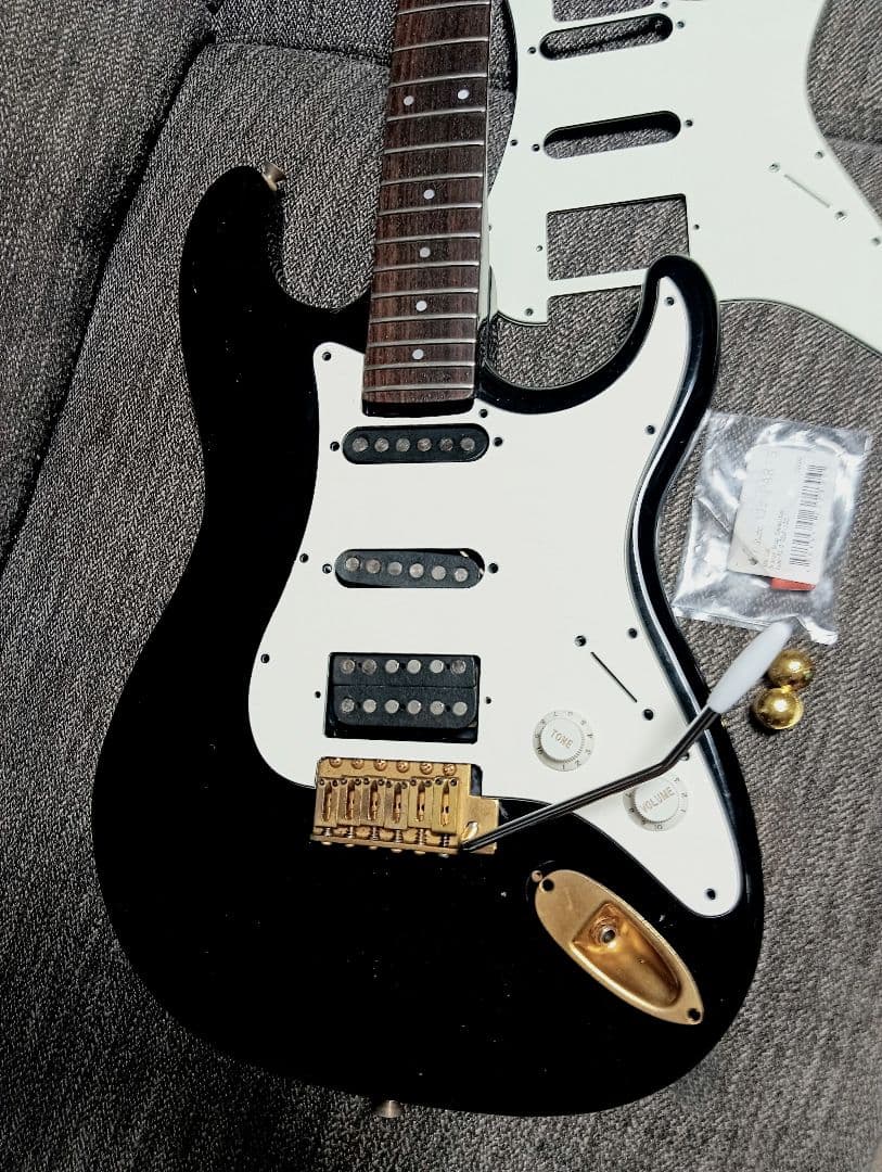 FenderSTMミディアムスケール ネック調整フレット擦合済 変えピックガード