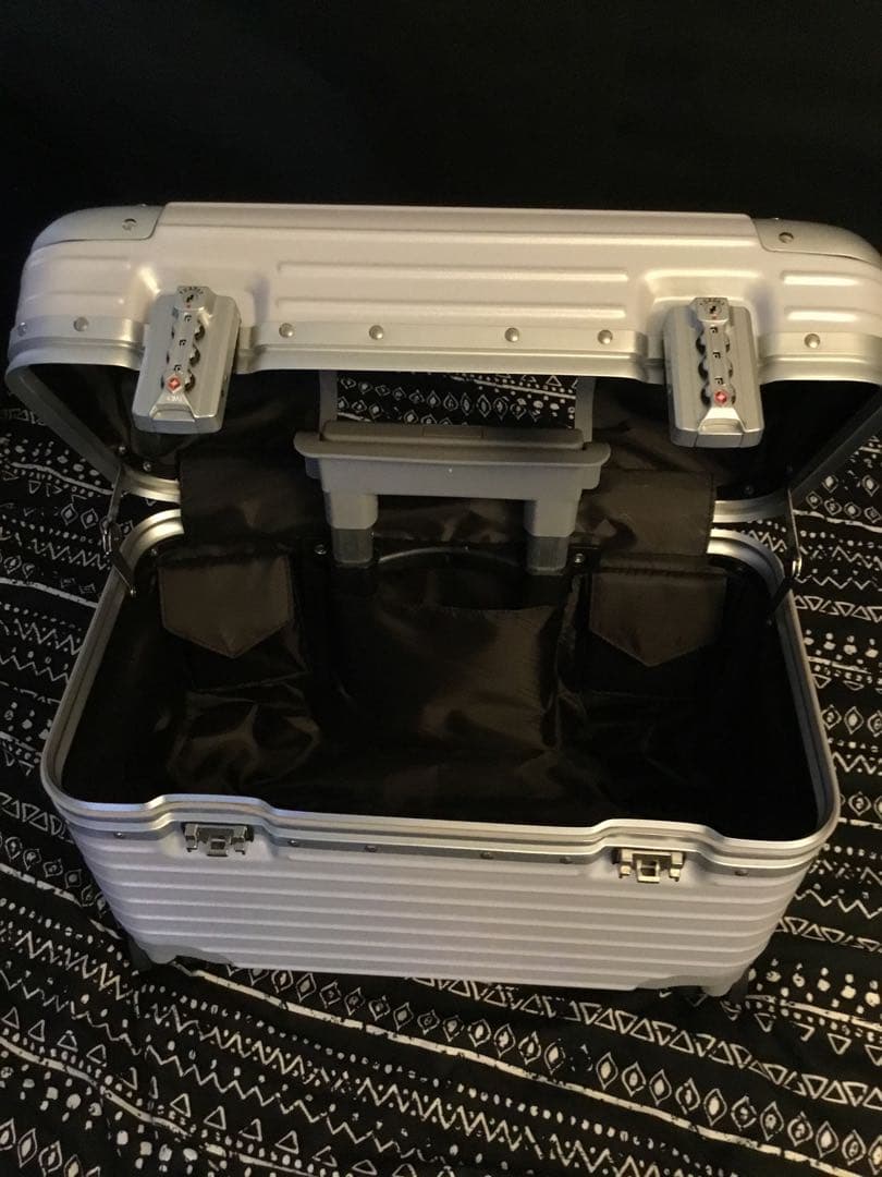 18寸キャリーバッグ★シルバー★★TSAロック搭載ビジネストラベルバッグ軽量防水