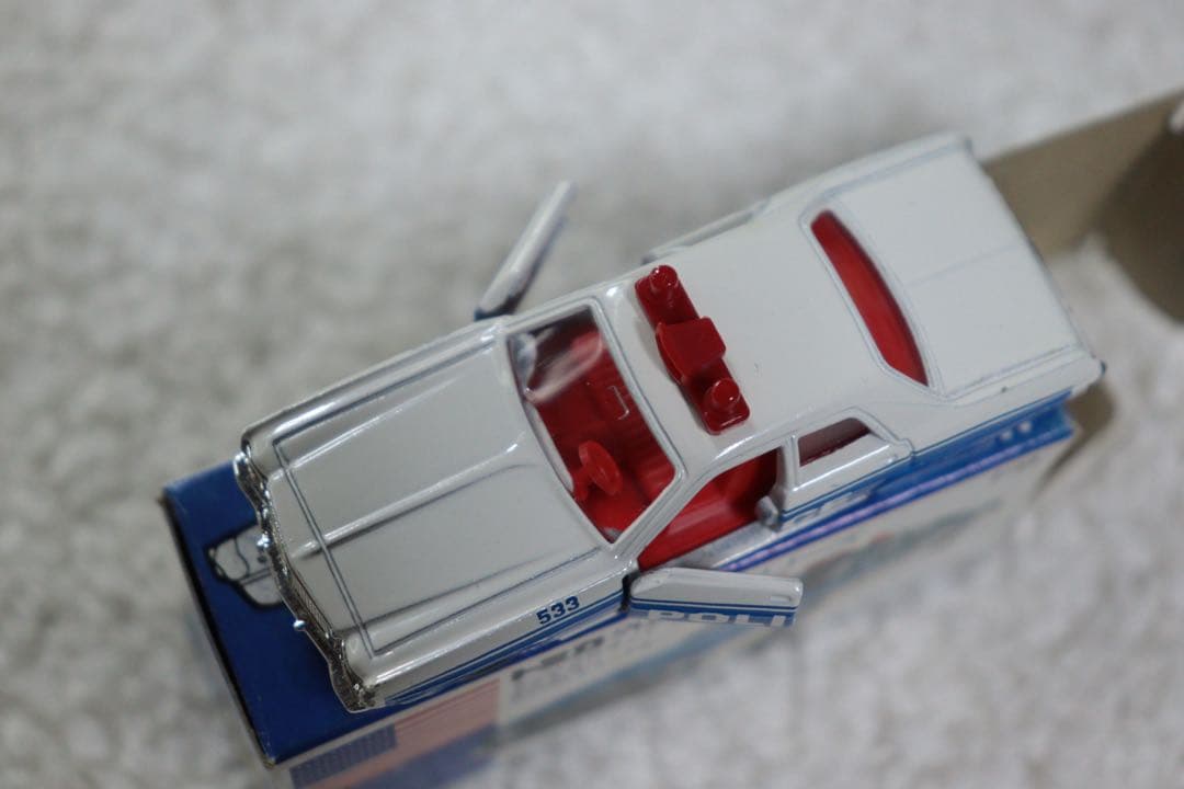日本製　トミカ　アメリカンポリスカーフェア　ダッジコロネット　カスタム　F8