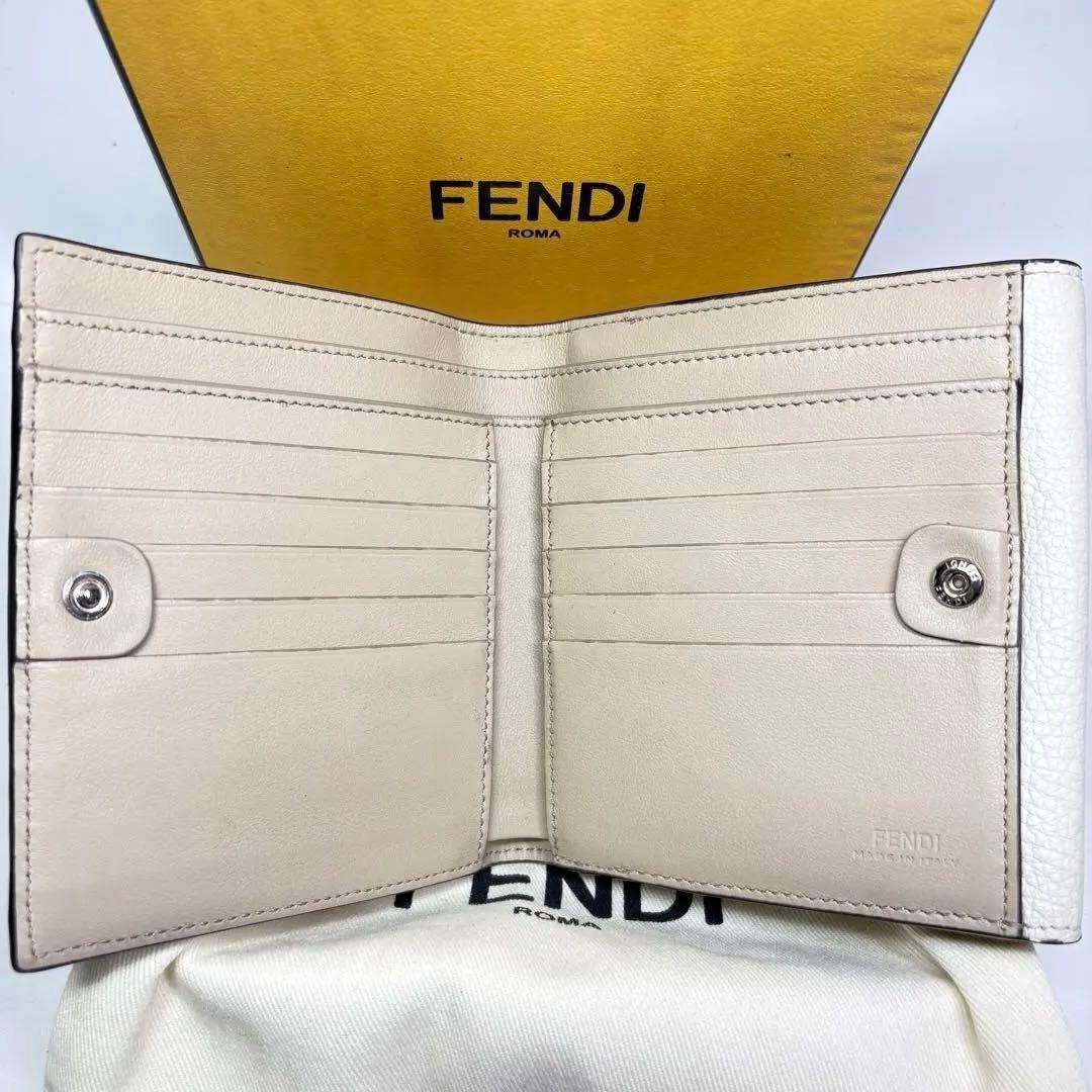 美品　フェンディ レザー ピーカブー セレリア　二つ折り財布　ホワイト