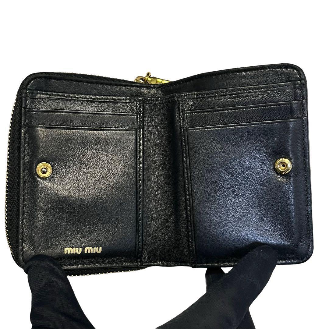 希少✨ミュウミュウ 二つ折り財布 マテラッセ レザー ロゴ金具 ブラック 黒