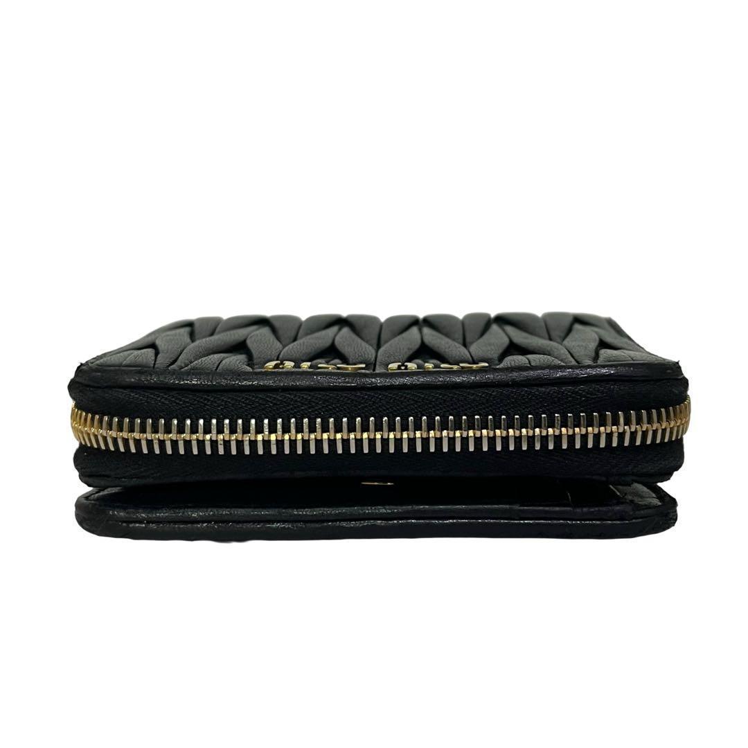 希少✨ミュウミュウ 二つ折り財布 マテラッセ レザー ロゴ金具 ブラック 黒