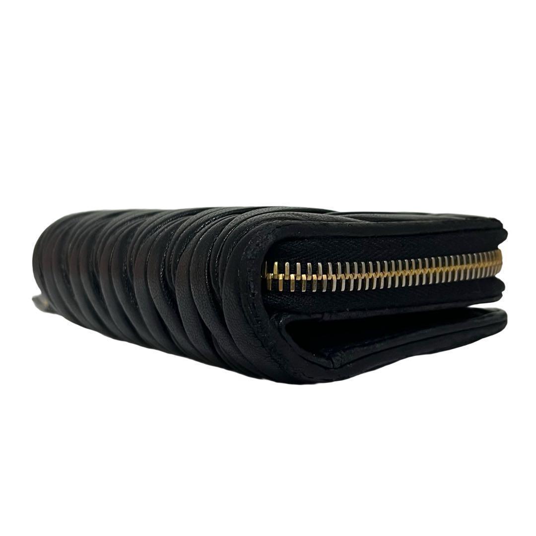 希少✨ミュウミュウ 二つ折り財布 マテラッセ レザー ロゴ金具 ブラック 黒