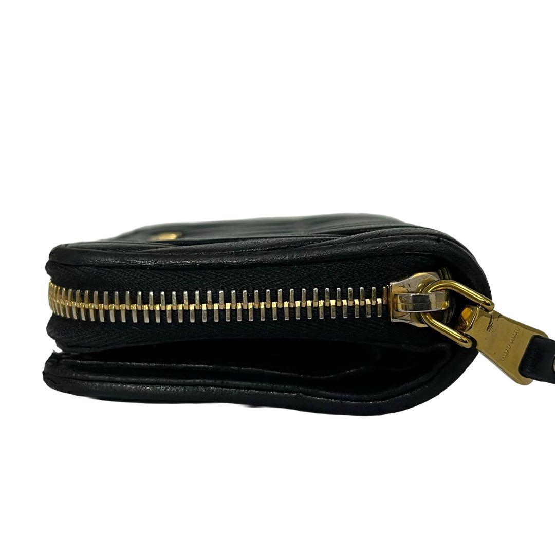 希少✨ミュウミュウ 二つ折り財布 マテラッセ レザー ロゴ金具 ブラック 黒