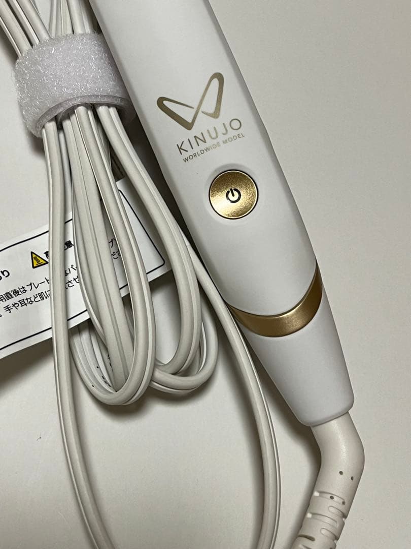 『美品』KINUJO ストレートヘアアイロン ホワイトDS200海外兼用