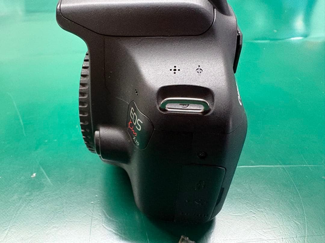 Canon EOS Kiss X70 デジタル一眼レフカメラ