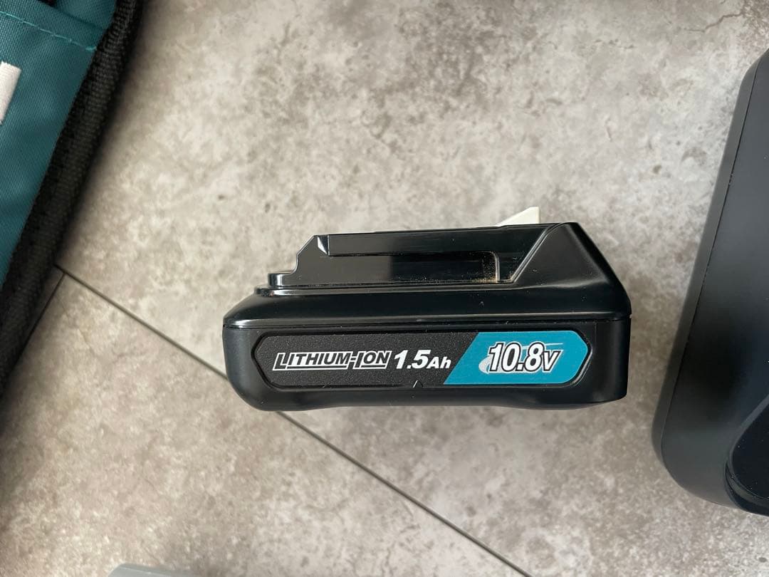 Makita CL121D 充電式掃除機 バッテリー充電器付　美品　マキタ掃除機