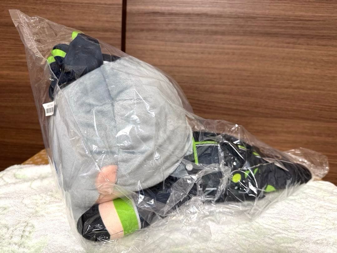 セベク　シルバー　メガジャンボ寝そべりぬいぐるみ　★ ディズニー　ツイステ