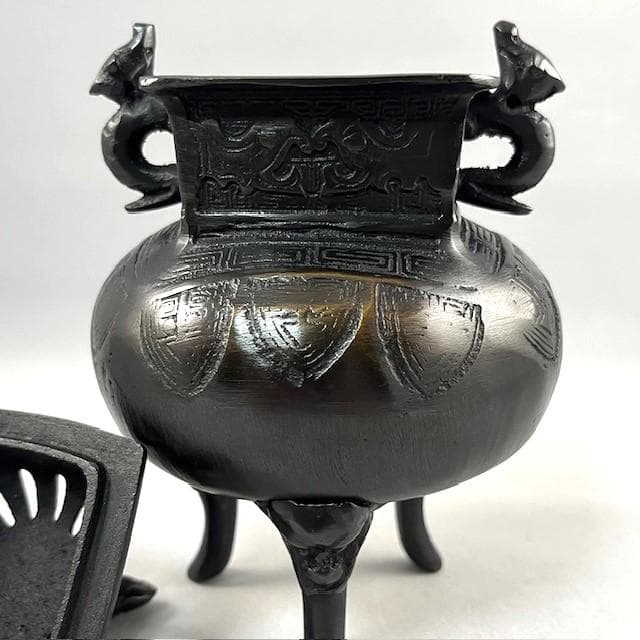 四角菖蒲文鋳銅香炉　秀月　茶道具　共箱