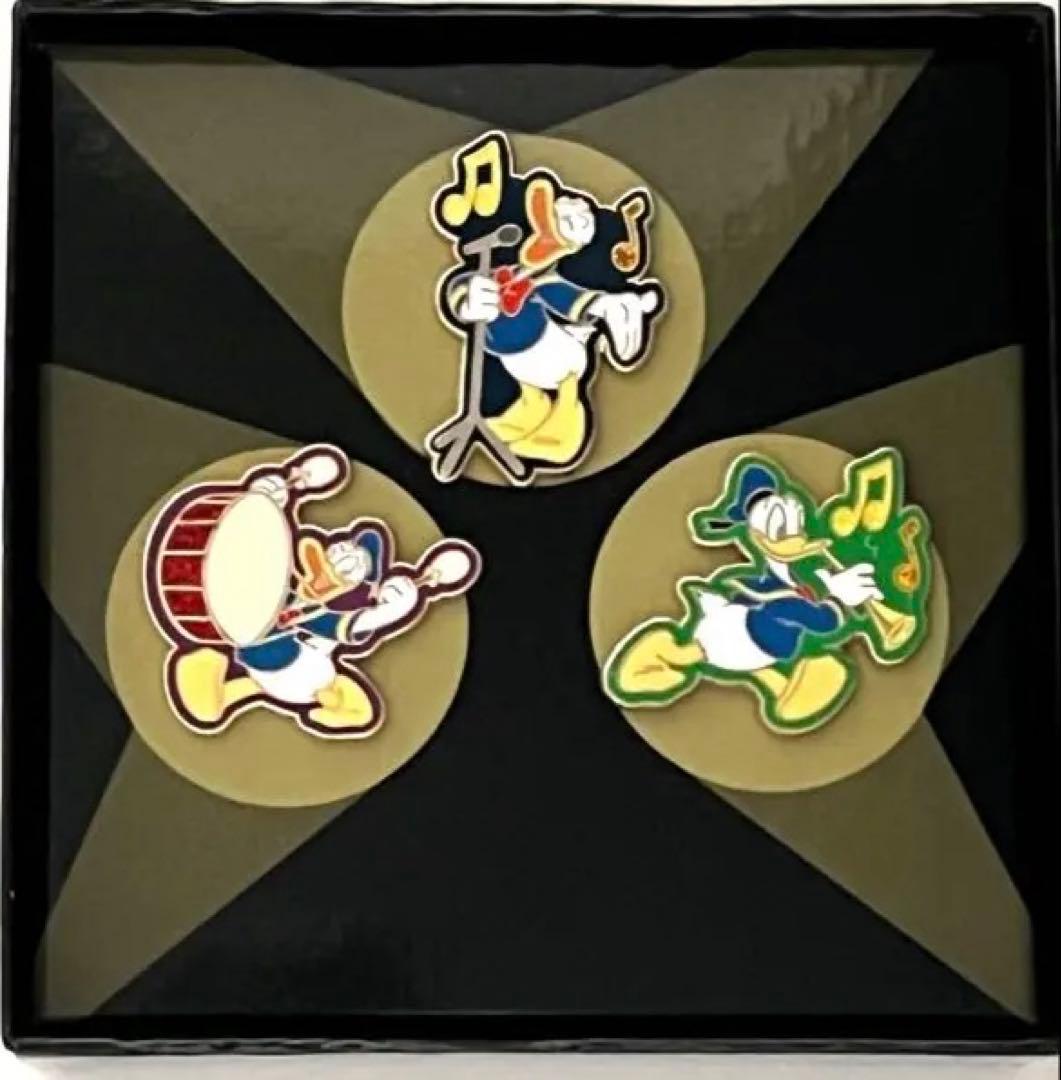 【新品】ディズニー　ドナルド　限定500　ピンバッジセット