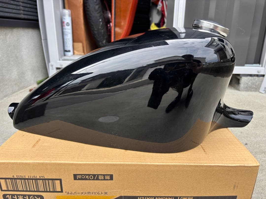 スポーツスター　タンク