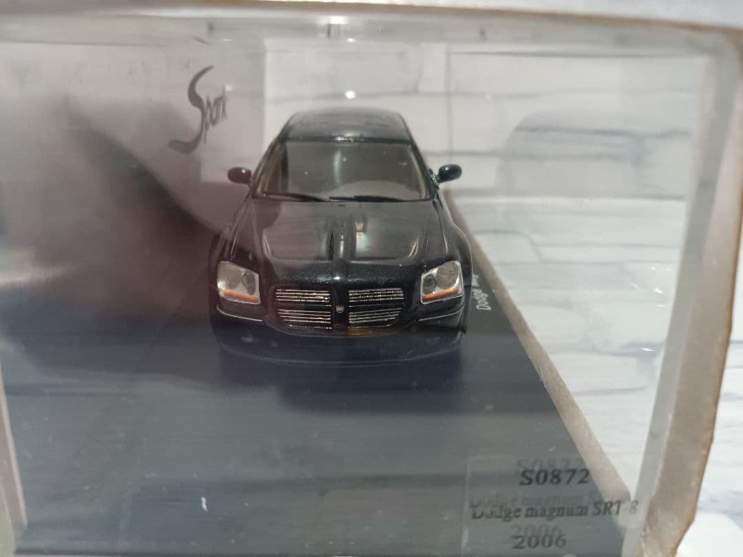 1/43 ダッジ　マグナム　MAGNUM　SRT-8 ミニカー　ブラック
