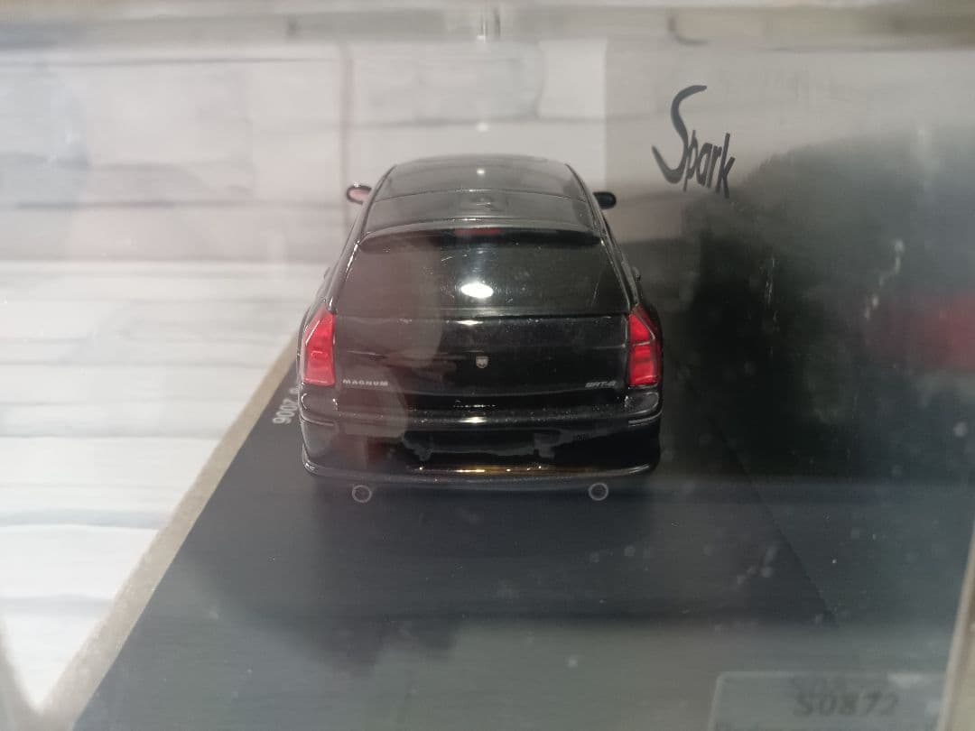 1/43 ダッジ　マグナム　MAGNUM　SRT-8 ミニカー　ブラック