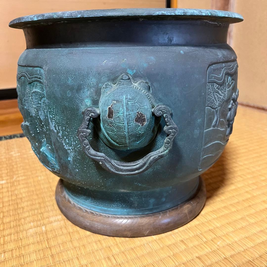 青銅　火鉢　持ち手に亀の装飾