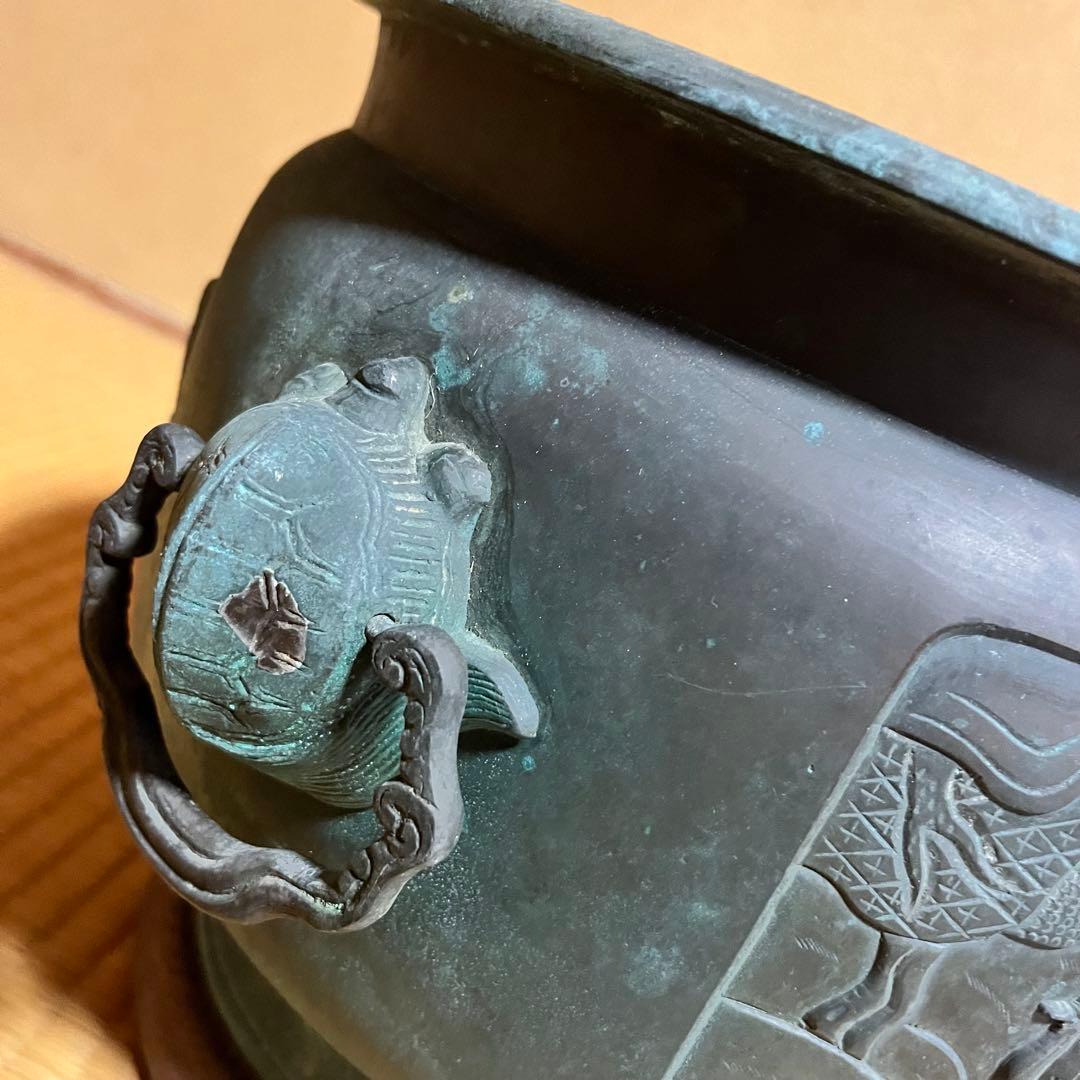 青銅　火鉢　持ち手に亀の装飾
