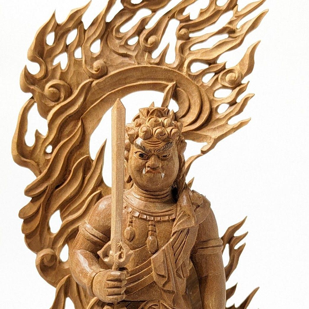 【セール最終日・新品】 不動明王　総白檀　上彫　総高さ約21㎝　台付　不動様