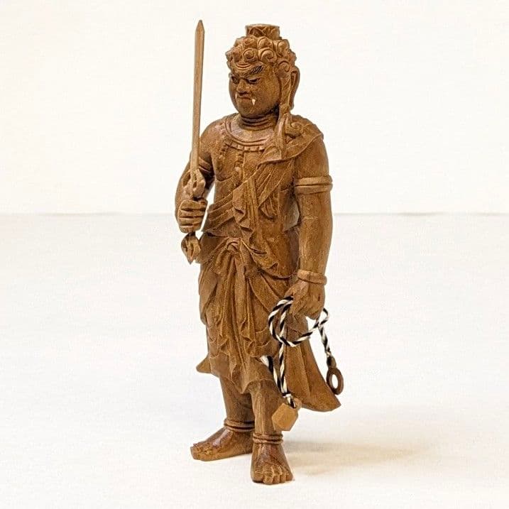 【セール最終日・新品】 不動明王　総白檀　上彫　総高さ約21㎝　台付　不動様