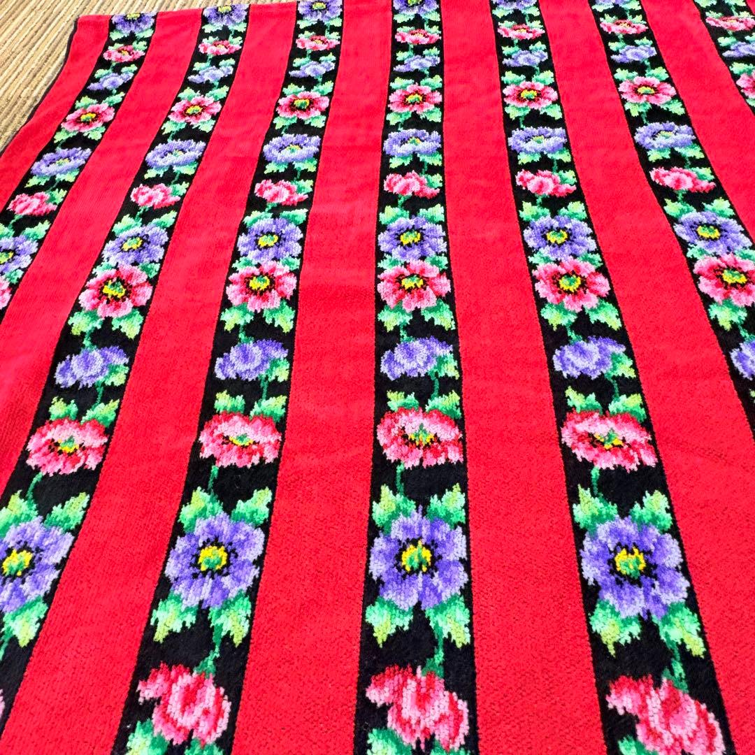 未使用　FEILER フェイラー　花柄 大判バスタオル　レッド