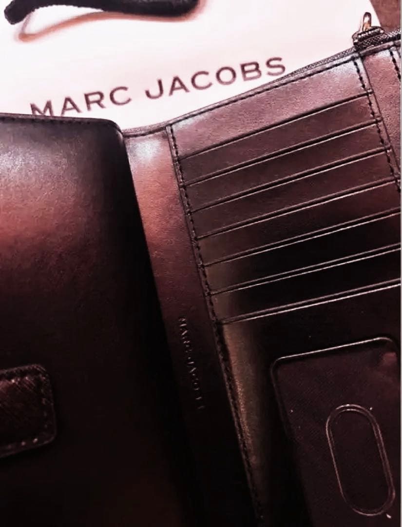 即購入可✰【新品】MARC JACOBS 二つ折り財布 黒フォンリストレット