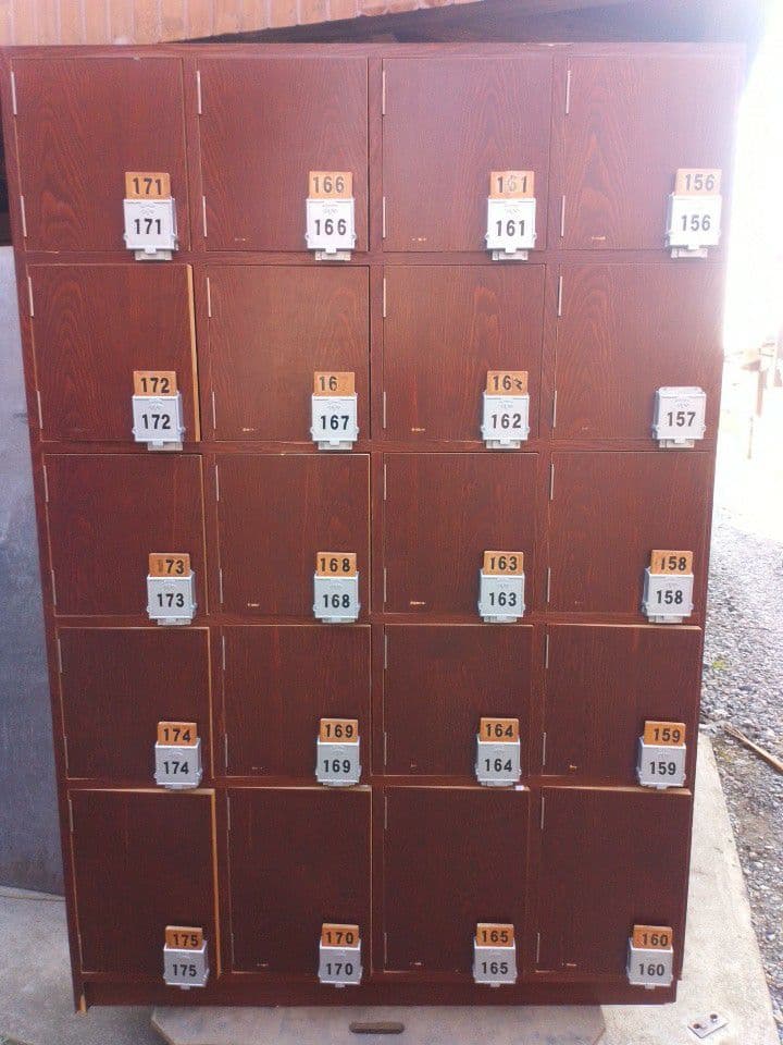 木製シューズロッカー 20個収納 木札下駄箱