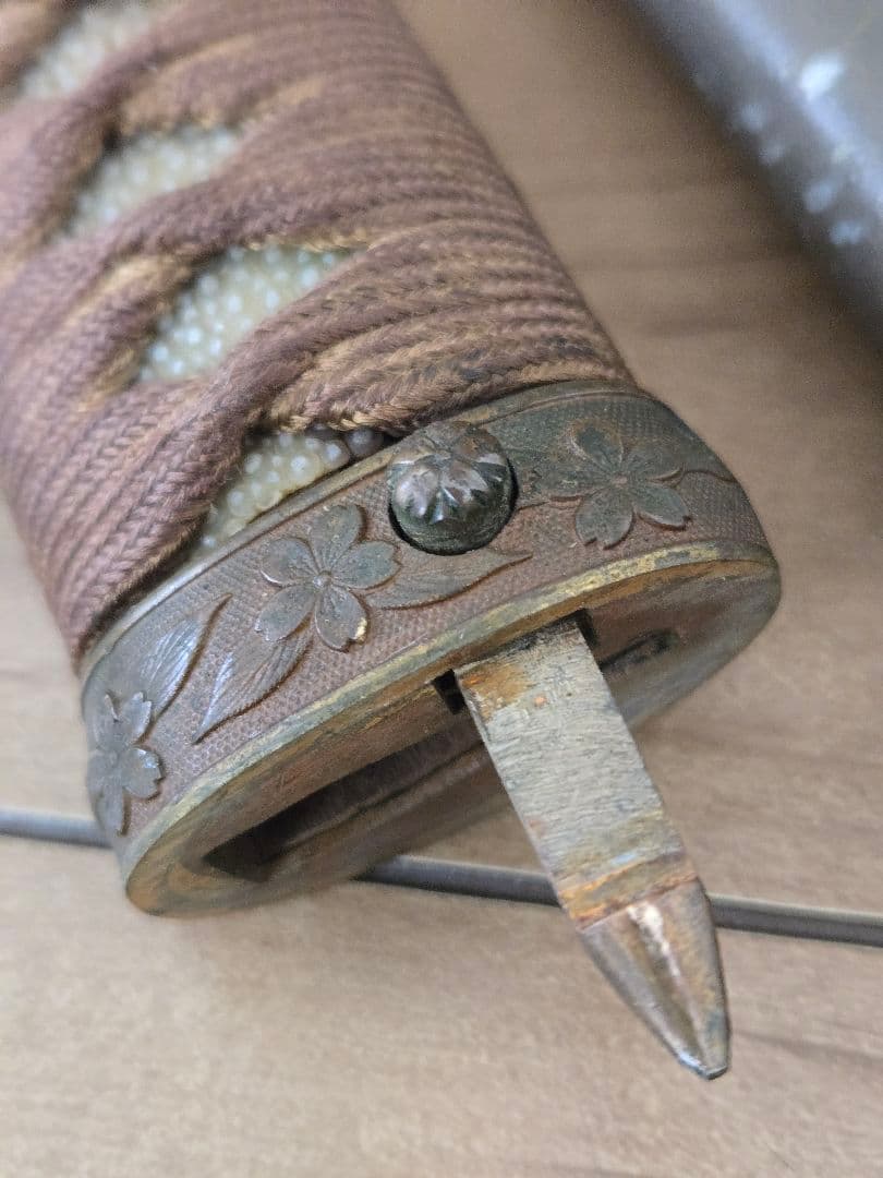 第二次大戦中実物　98式将校軍刀拵え(刀身なし)　8枚切羽　家紋入り　揃い部品