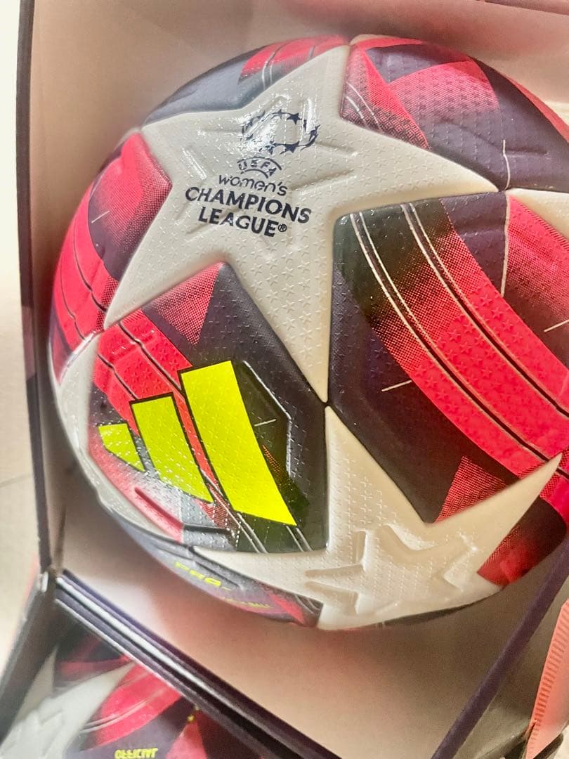 アディダス【日本国内未販売品　超激レア＆希少＆色違い フィナーレ　ボール プロ】