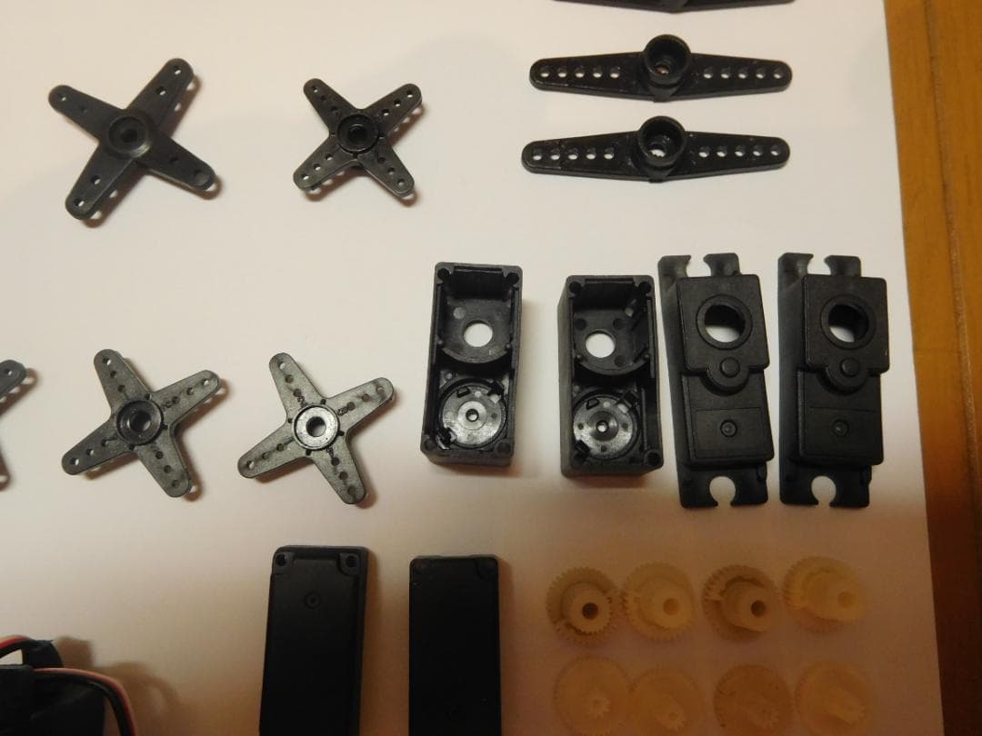 フタバ　 S3101 マイクロサーボ15個とその他まとめ売り